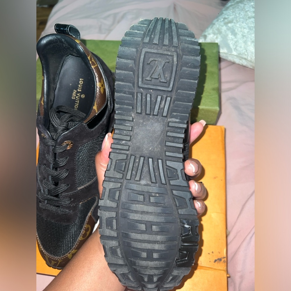 Louis Vuitton women sneakers - Picture 7 of 7